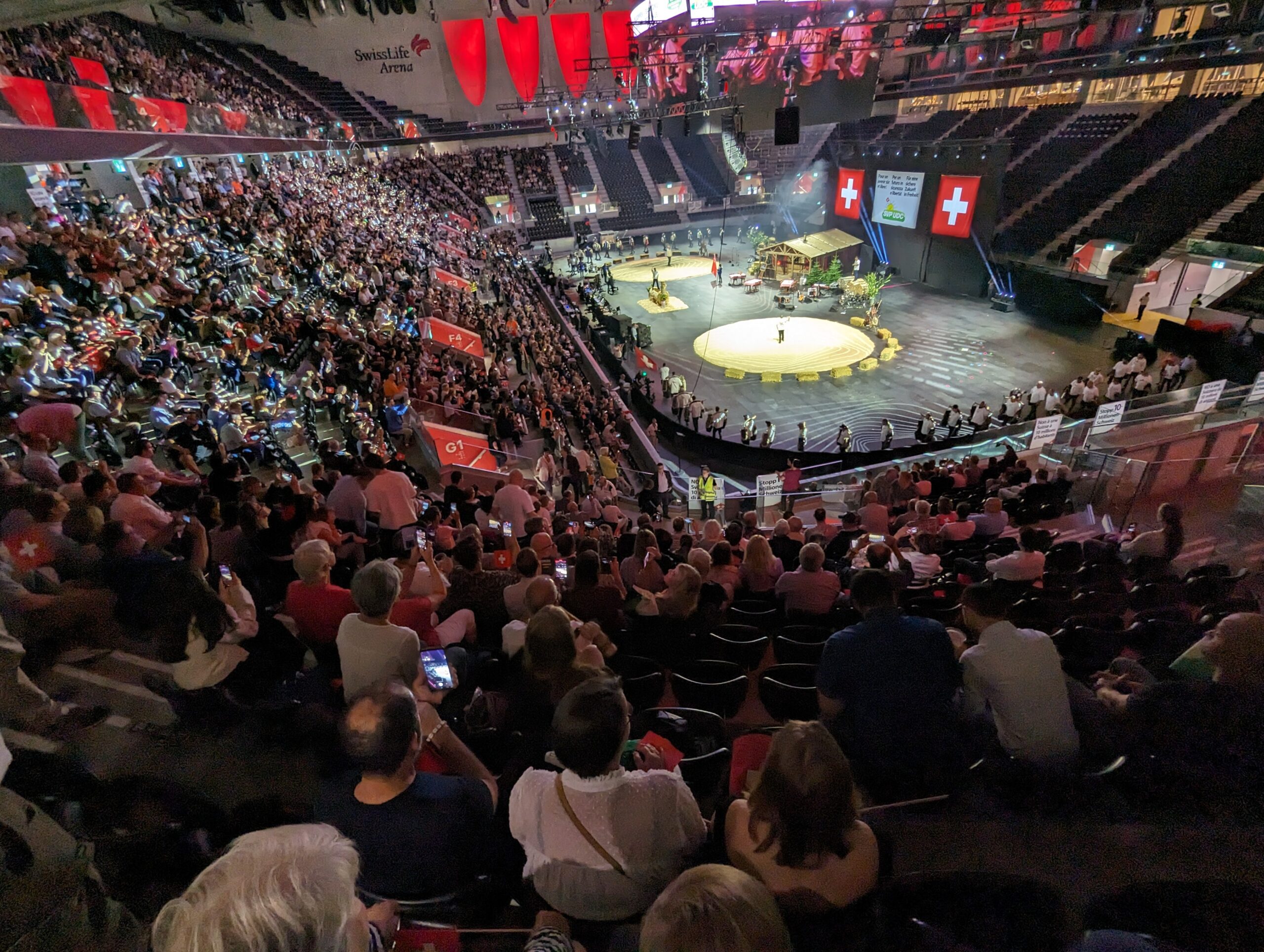 Лайв арена москва. Лайф арена одинцово. Арена для боксеров. Live арена западная ул 145. Логотип live арена.